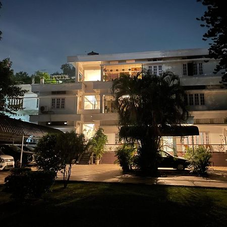 The Choudhury Manor Homestay Ґувахаті Екстер'єр фото