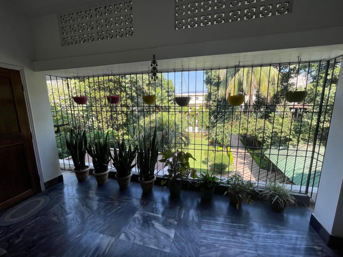 The Choudhury Manor Homestay Ґувахаті Екстер'єр фото