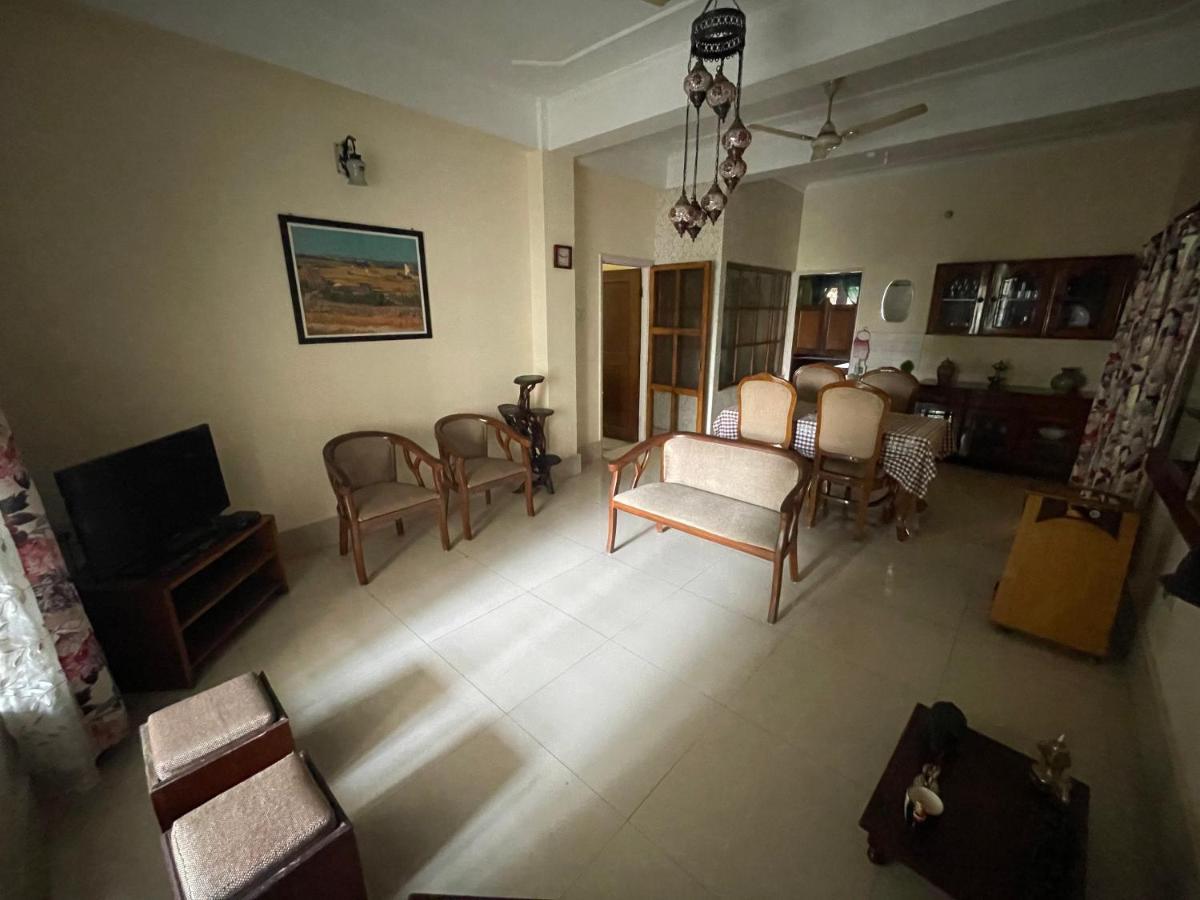 The Choudhury Manor Homestay Ґувахаті Екстер'єр фото