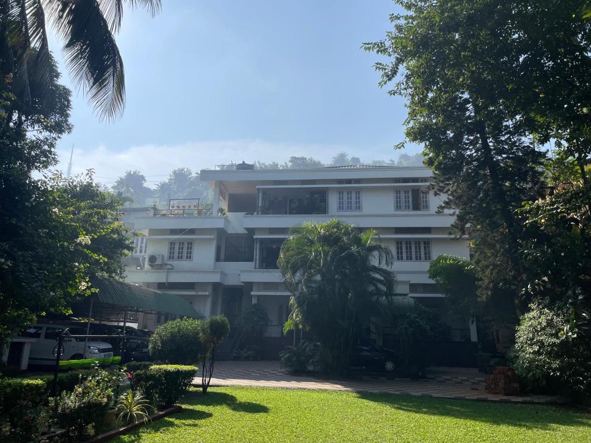 The Choudhury Manor Homestay Ґувахаті Екстер'єр фото