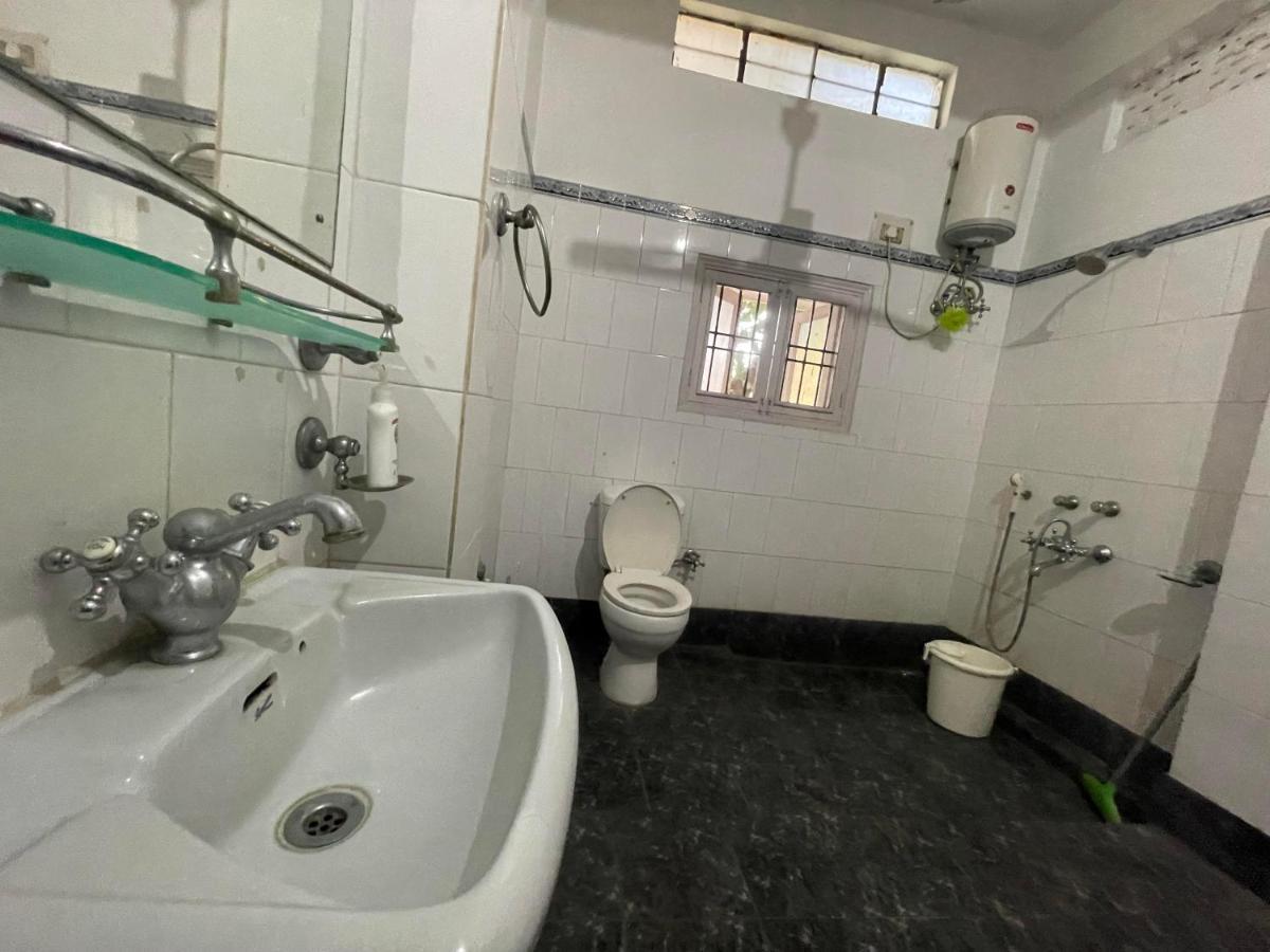 The Choudhury Manor Homestay Ґувахаті Екстер'єр фото