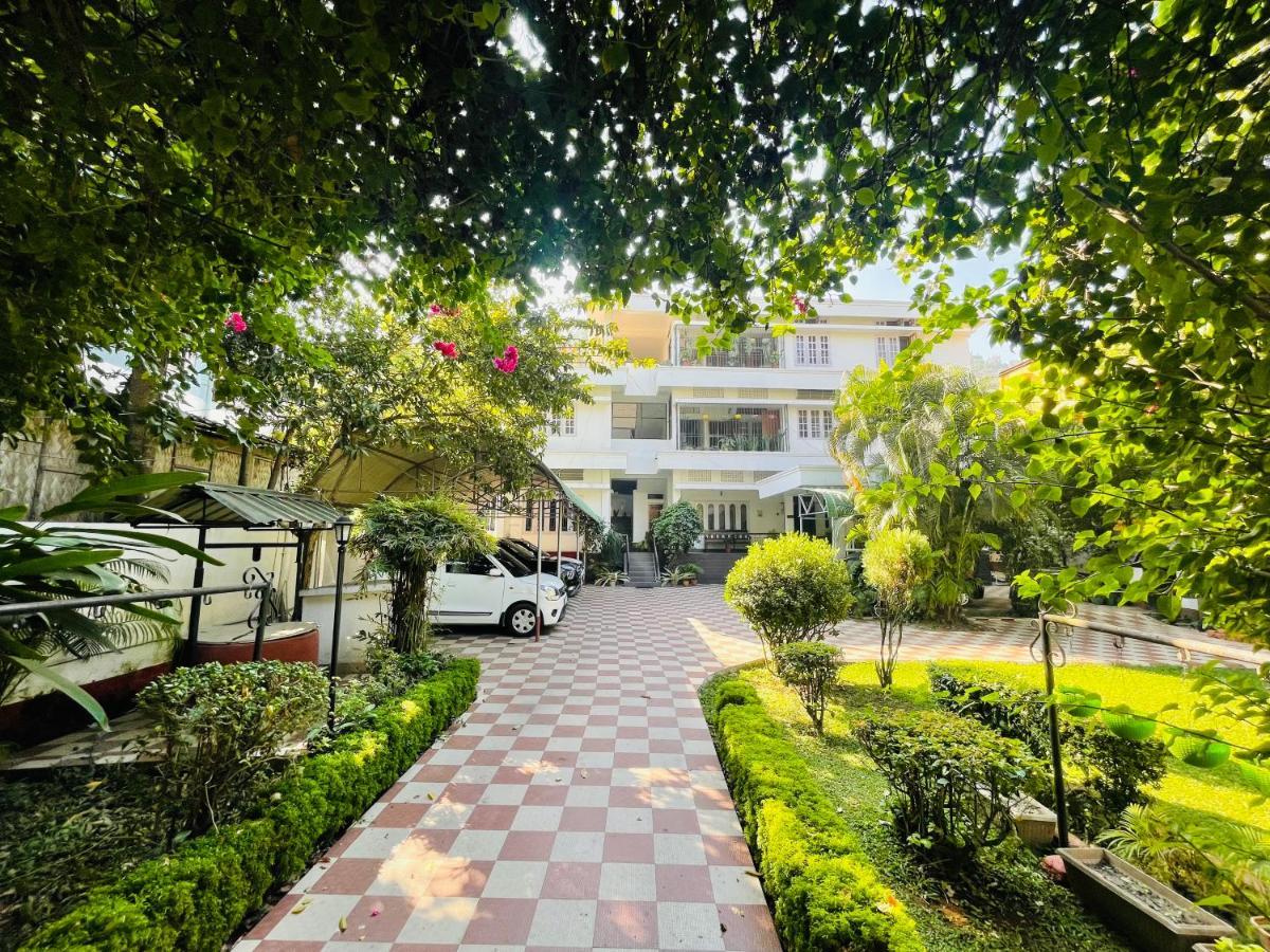 The Choudhury Manor Homestay Ґувахаті Екстер'єр фото