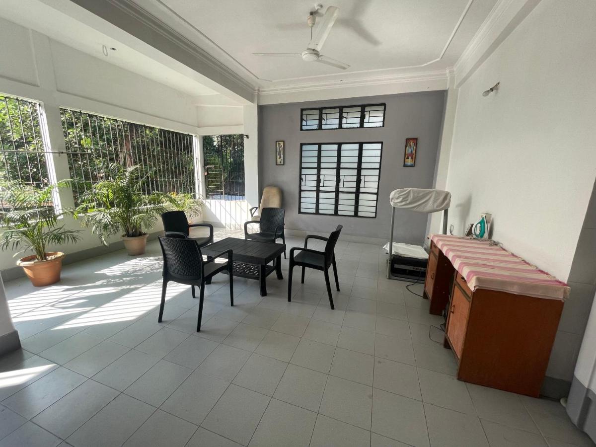 The Choudhury Manor Homestay Ґувахаті Екстер'єр фото