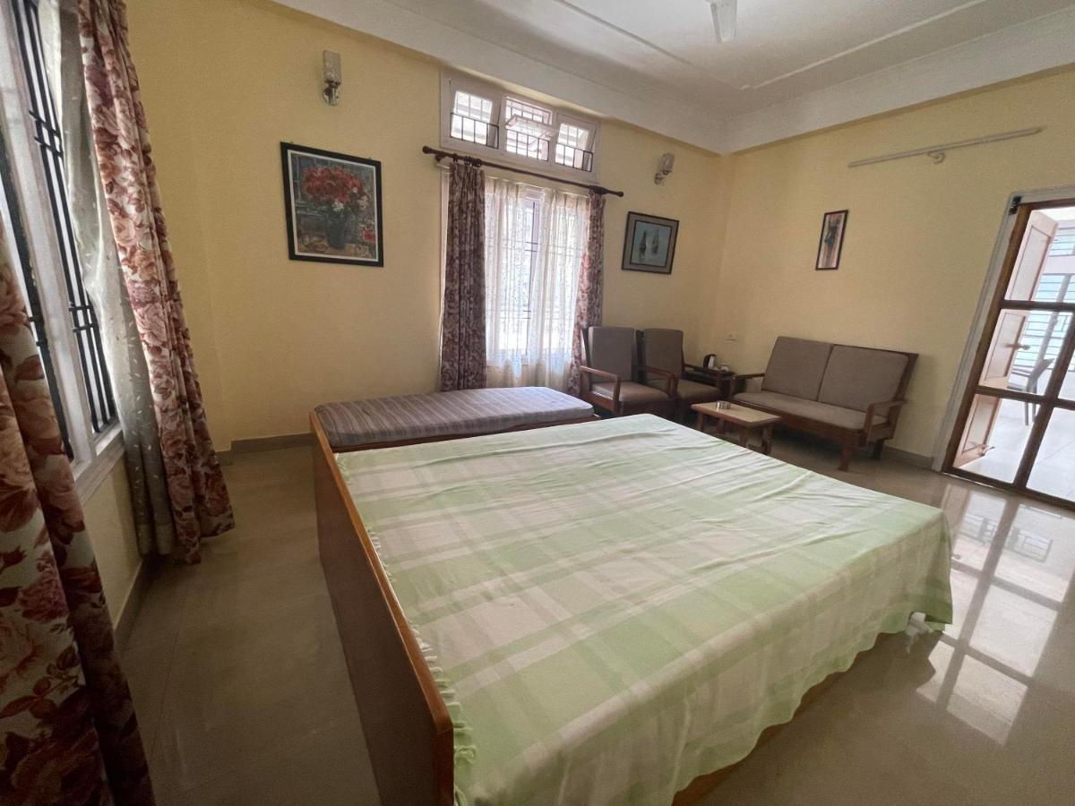 The Choudhury Manor Homestay Ґувахаті Екстер'єр фото