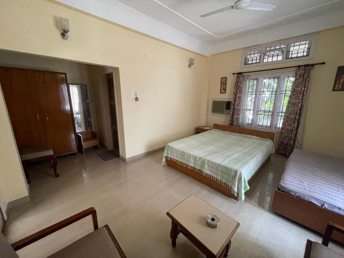 The Choudhury Manor Homestay Ґувахаті Екстер'єр фото