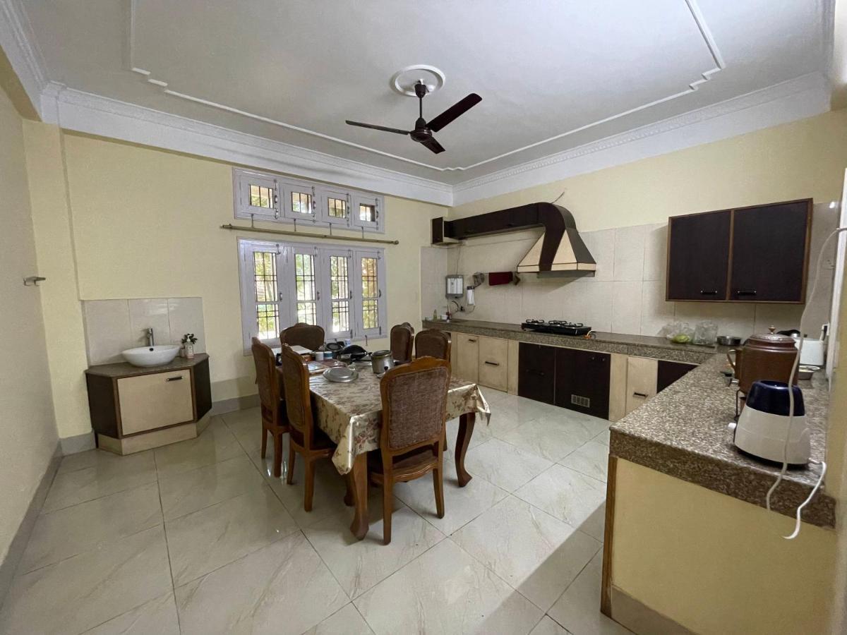 The Choudhury Manor Homestay Ґувахаті Екстер'єр фото