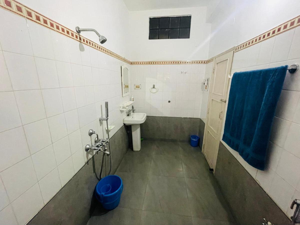 The Choudhury Manor Homestay Ґувахаті Екстер'єр фото