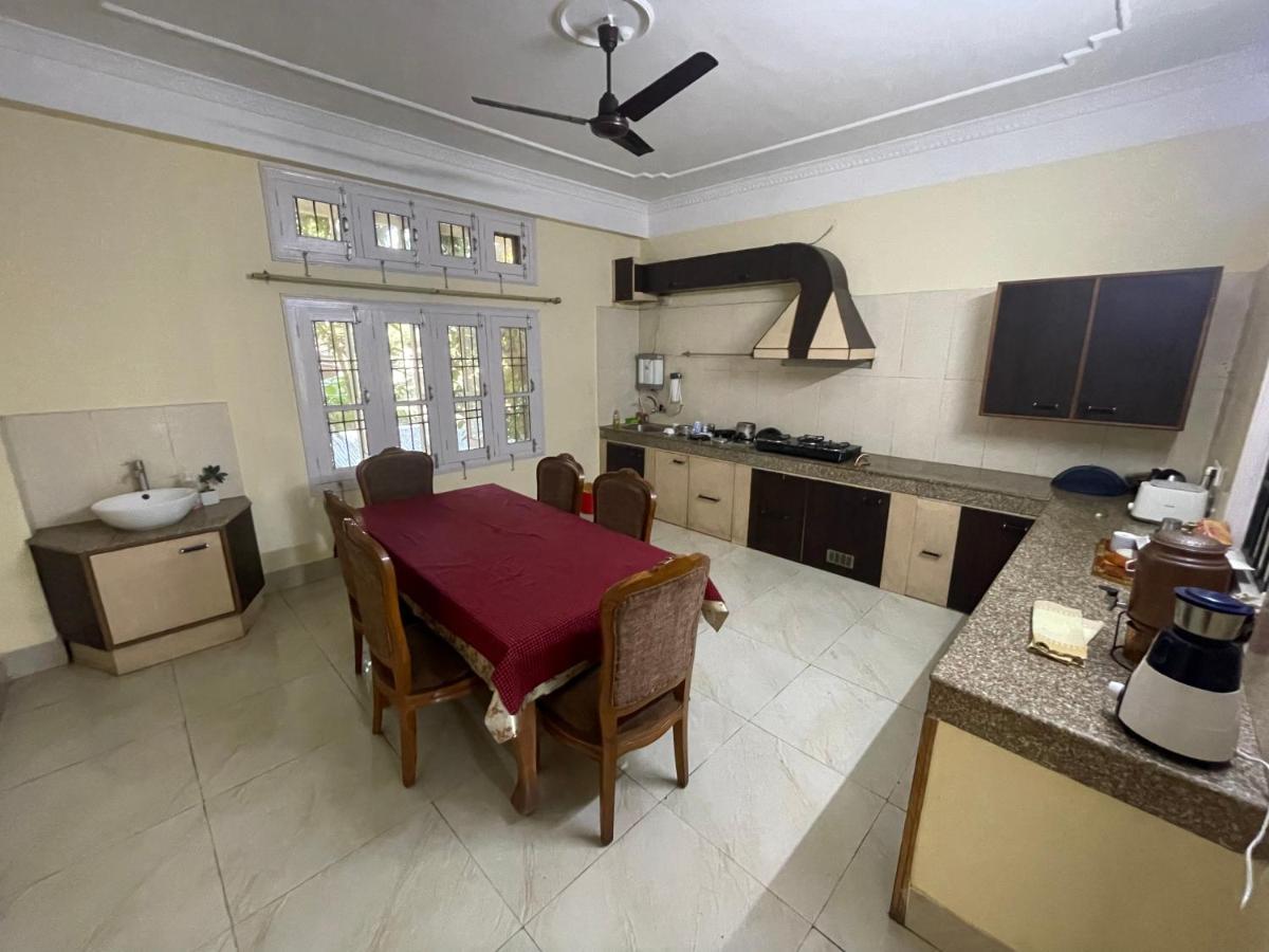 The Choudhury Manor Homestay Ґувахаті Екстер'єр фото