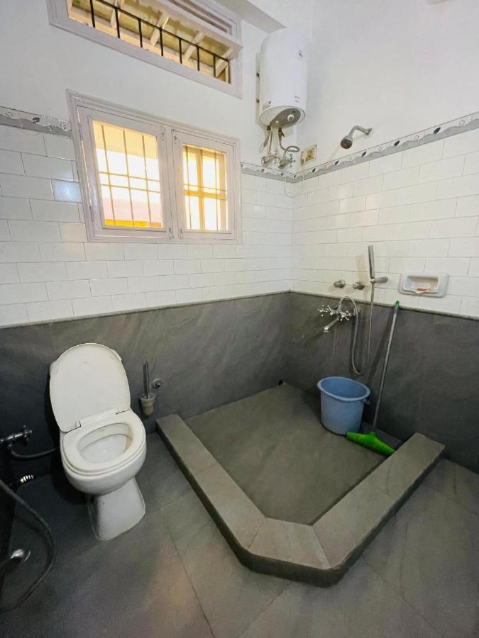 The Choudhury Manor Homestay Ґувахаті Екстер'єр фото